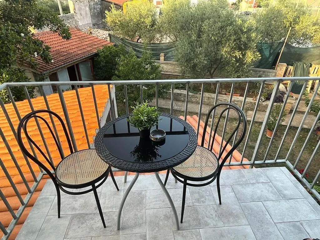 زادار Apartment Tim 0*,